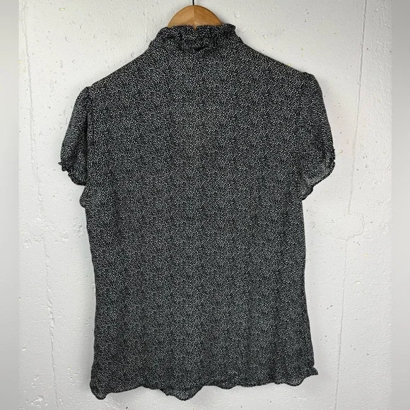 White House Black Market Black, White Cap Sleeve V-Neck Ruffle Silk Blouse Sz 10 - Picture 2 of 13
